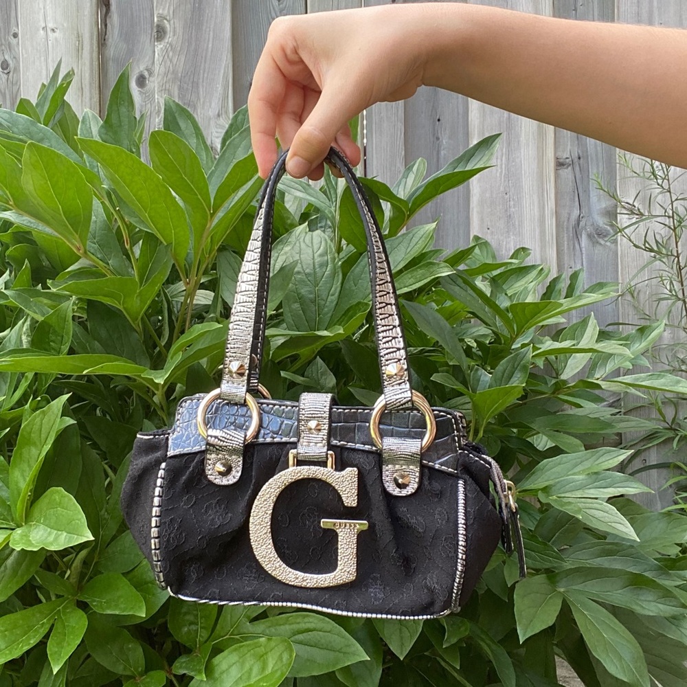 💼 Y2K GUESS Mini Bag! 💼
